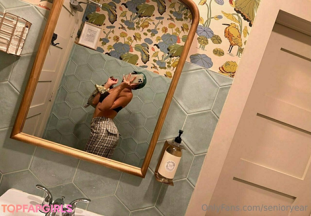Foto desnuda filtrada de OnlyFans de Senioryear #1050