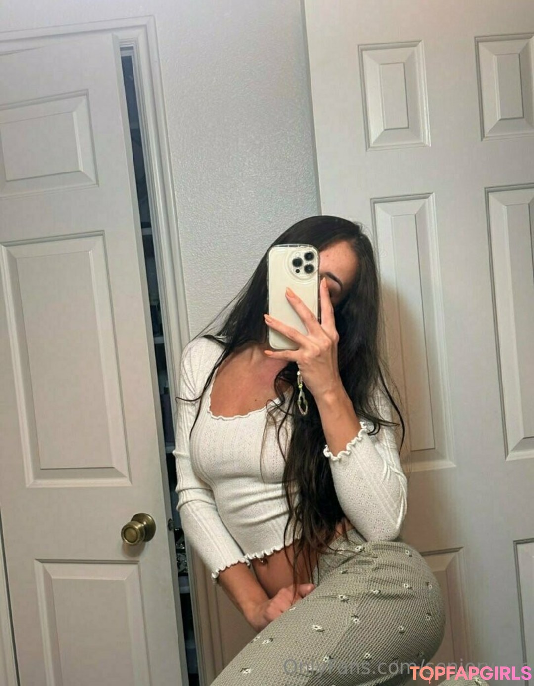 Foto desnuda filtrada de OnlyFans de Senioryear #1072