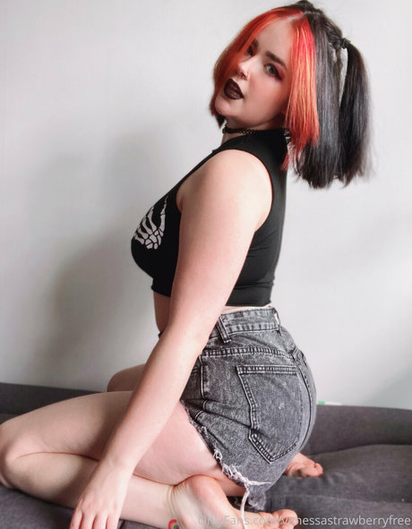 Vanessastrawberryfree