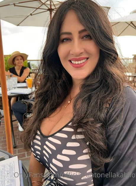 Officialantonellakahllo