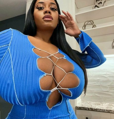 Yanithebbody1
