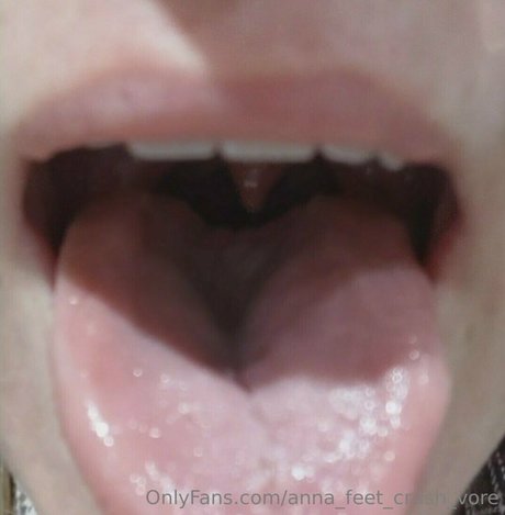 Anna_feet_crush_vore