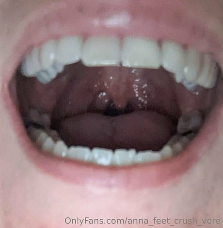 Anna_feet_crush_vore