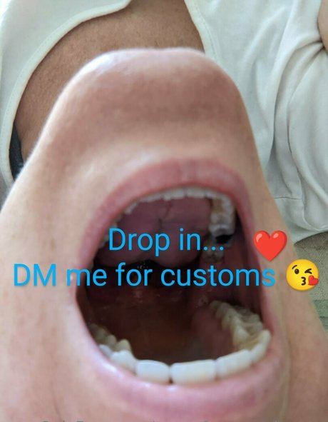 Anna_feet_crush_vore