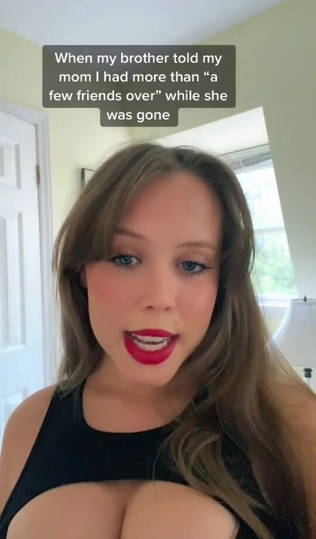 Foto desnuda filtrada de OnlyFans de Emily Kyte