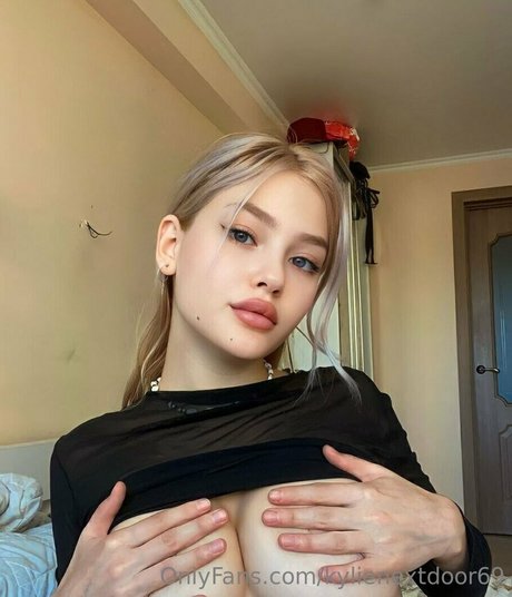 Kylienextdoor69