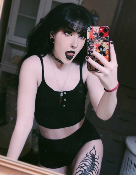 Foto desnuda filtrada de OnlyFans de Littl3missd00msd4y