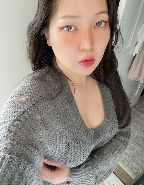 Foto desnuda filtrada de OnlyFans de Spicyasiankitty2