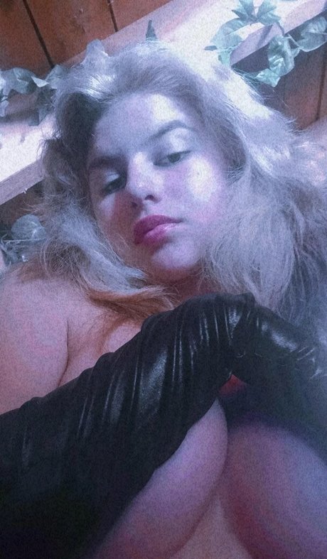 Foto desnuda filtrada de OnlyFans de Strangerabbit