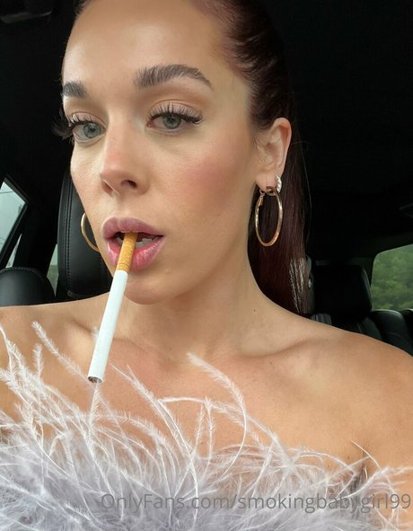 Foto desnuda filtrada de OnlyFans de Smokingbabygirl99