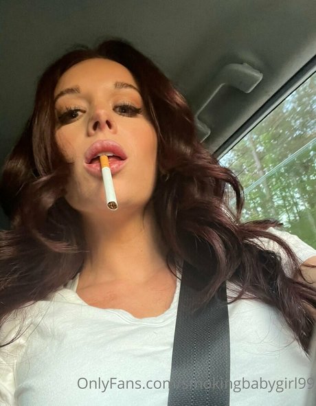 Foto desnuda filtrada de OnlyFans de Smokingbabygirl99