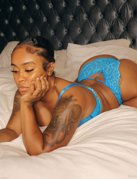 Therealbombshell_mint