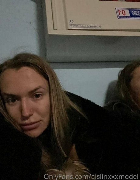 Aislinxxxmodel