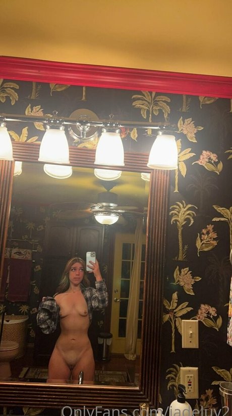 Foto desnuda filtrada de OnlyFans de Jadeluv2