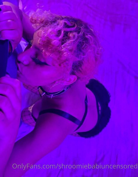 Foto desnuda filtrada de OnlyFans de Shroomiebabiuncensored