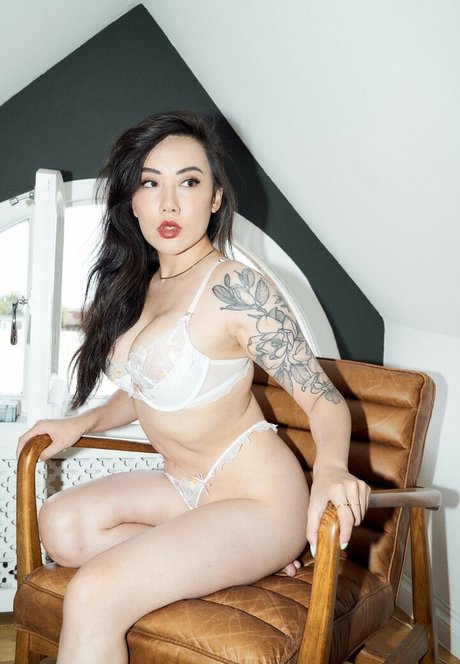 Foto desnuda filtrada de OnlyFans de Ravenna Tran