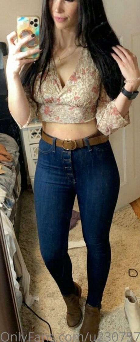 Foto desnuda filtrada de OnlyFans de Gabriellaraeisbae