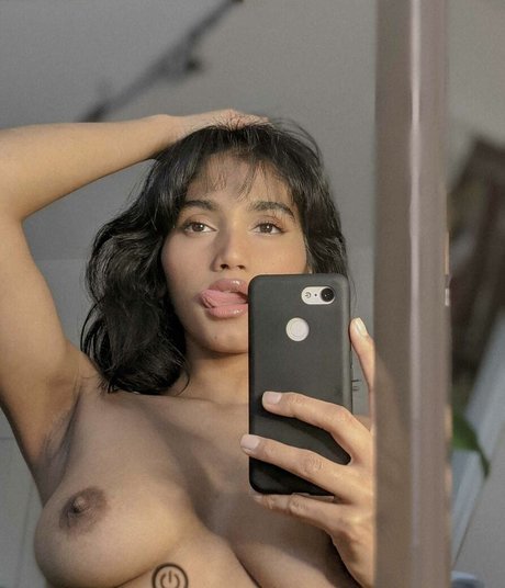 Foto desnuda filtrada de OnlyFans de Kalani Fernando