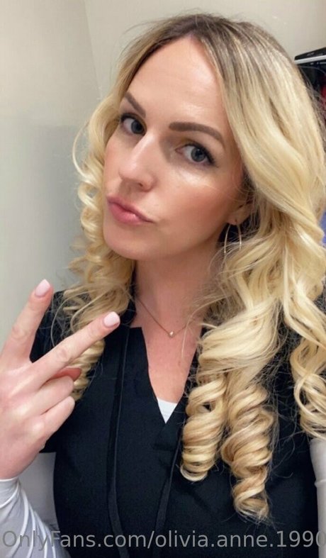 Olivia Anne 1990