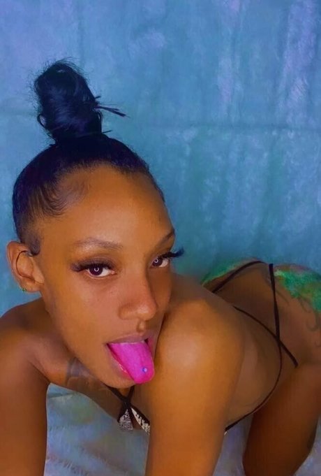 Foto desnuda filtrada de OnlyFans de Allucaneatwoo