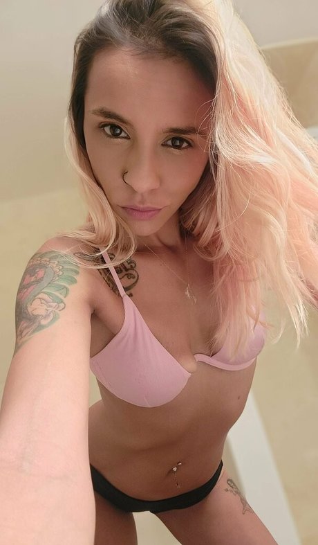 Foto desnuda filtrada de OnlyFans de Xkaramelbabyx