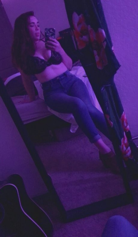 Foto desnuda filtrada de OnlyFans de Emily Fox