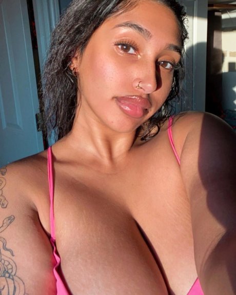Foto desnuda filtrada de OnlyFans de Jeanette Prakash