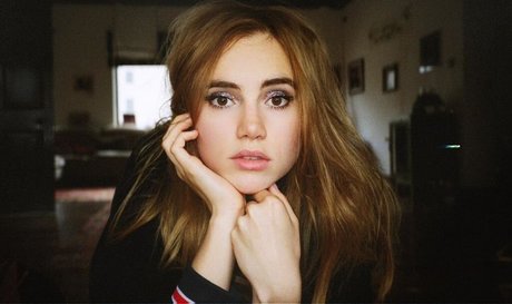 Suki Waterhouse