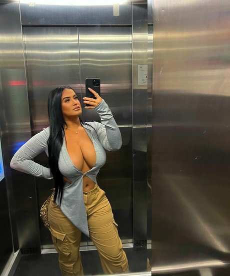 Foto desnuda filtrada de OnlyFans de Hanaa Elshayeb