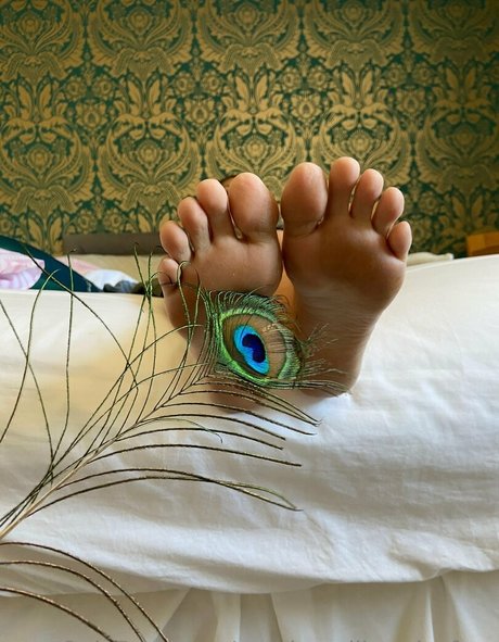 Goddesssilkysolesfree