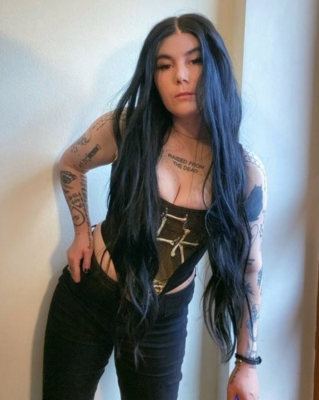 Foto desnuda filtrada de OnlyFans de Ready To Glare