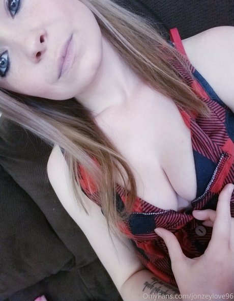 Jonzeylove96