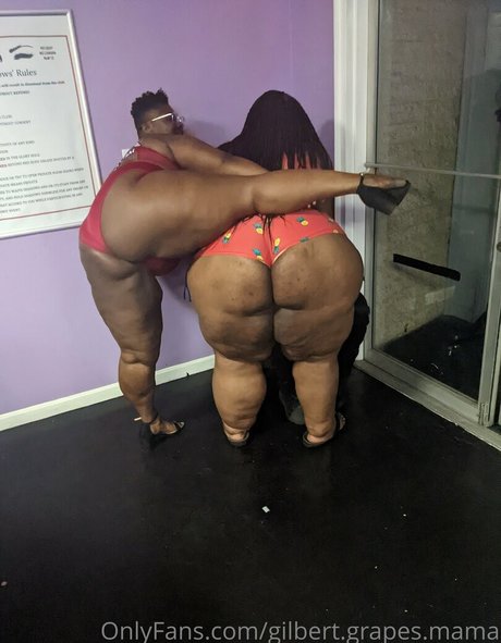 Foto desnuda filtrada de OnlyFans de Gilbertgrapesmama