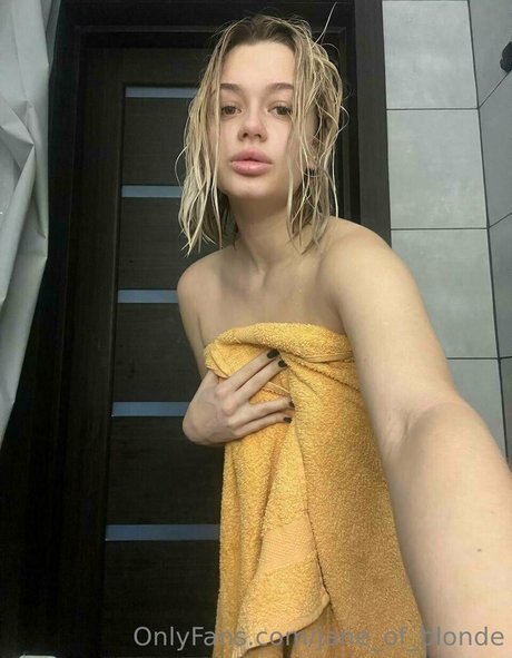 Jane_of_blonde