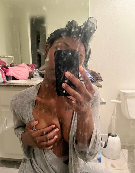 Foto desnuda filtrada de OnlyFans de Tatsumisu