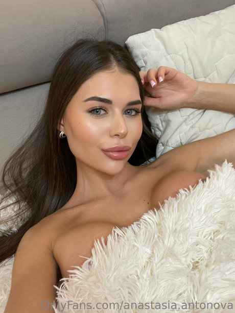 Foto desnuda filtrada de OnlyFans de Anastasia Antonova