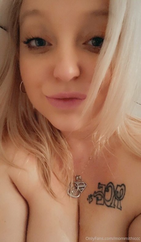 Foto desnuda filtrada de OnlyFans de Mommithiccc