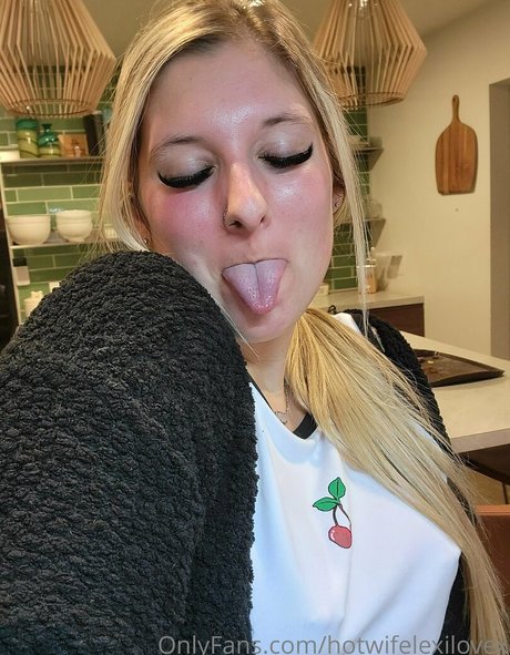 Hotwifelexilovex