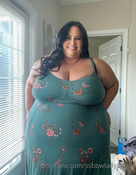 Ssbbwladyjiggles