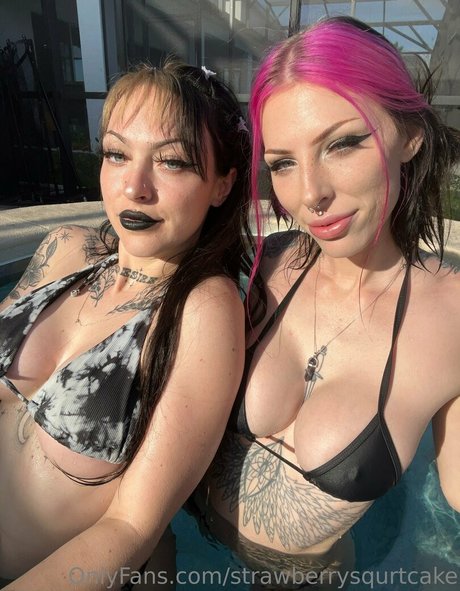 Strawberrysquirtcake