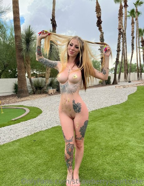 Foto desnuda filtrada de OnlyFans de Strawberrysquirtcake