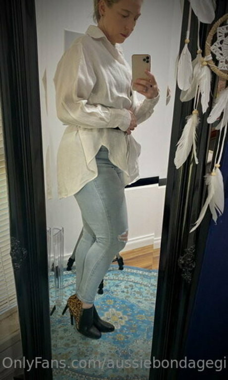 Aussiebondagegirl