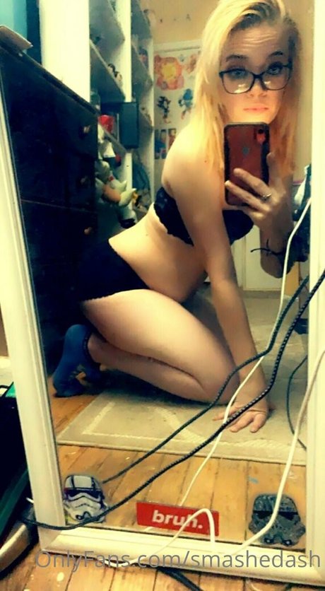 Foto desnuda filtrada de OnlyFans de Smashedash