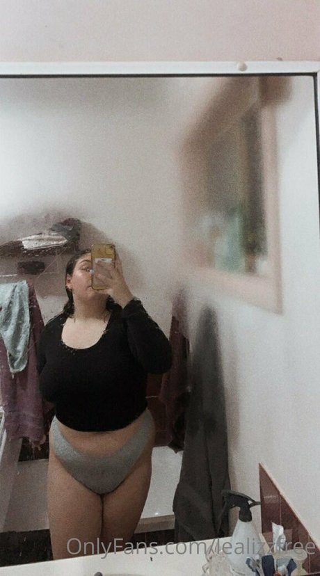 Foto desnuda filtrada de OnlyFans de Lealizzfree