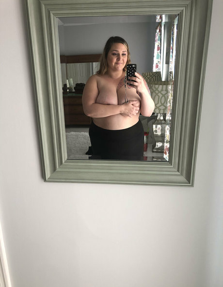 Foto desnuda filtrada de OnlyFans de Avadollxxx