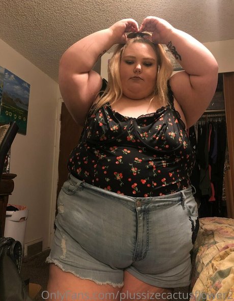 Foto desnuda filtrada de OnlyFans de Plussizecactusflower2