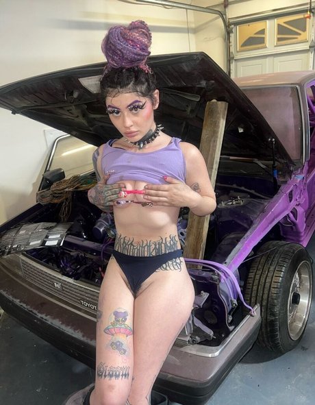 Foto desnuda filtrada de OnlyFans de Minitruckmommy