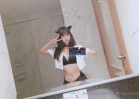 Foto desnuda filtrada de OnlyFans de Machinegunkuro