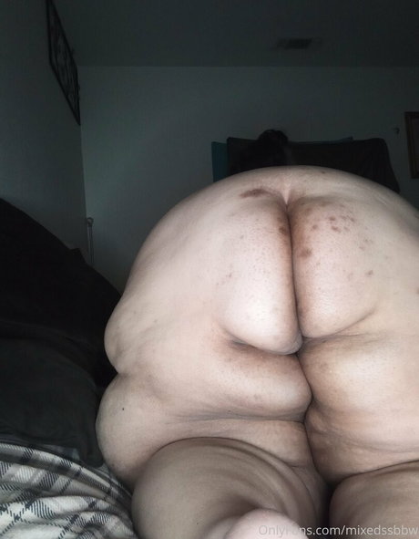 Foto desnuda filtrada de OnlyFans de Mixedssbbw