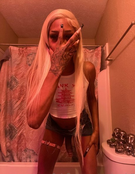 Foto desnuda filtrada de OnlyFans de Tstxkyodoll